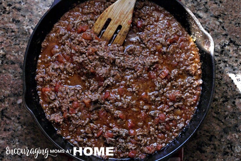 Trim Healthy Mama Chili in Cast Iron Pan