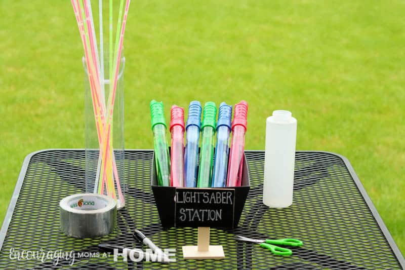 Star Wars Party Ideas: Light Saber Table to make your own 
